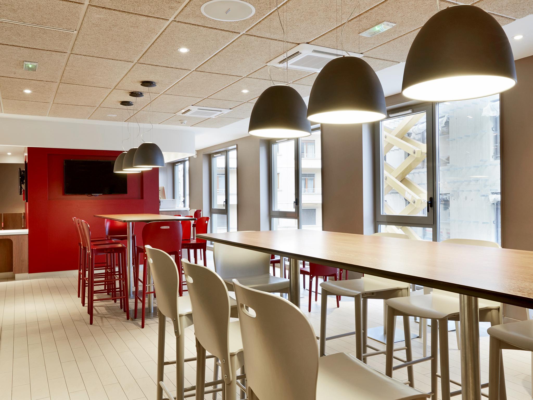 Campanile Conflans-Sainte-Honorine Hotel Bagian luar foto